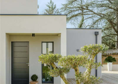 Maison contemporaine toit plat dans l'Ouest Lyonnais