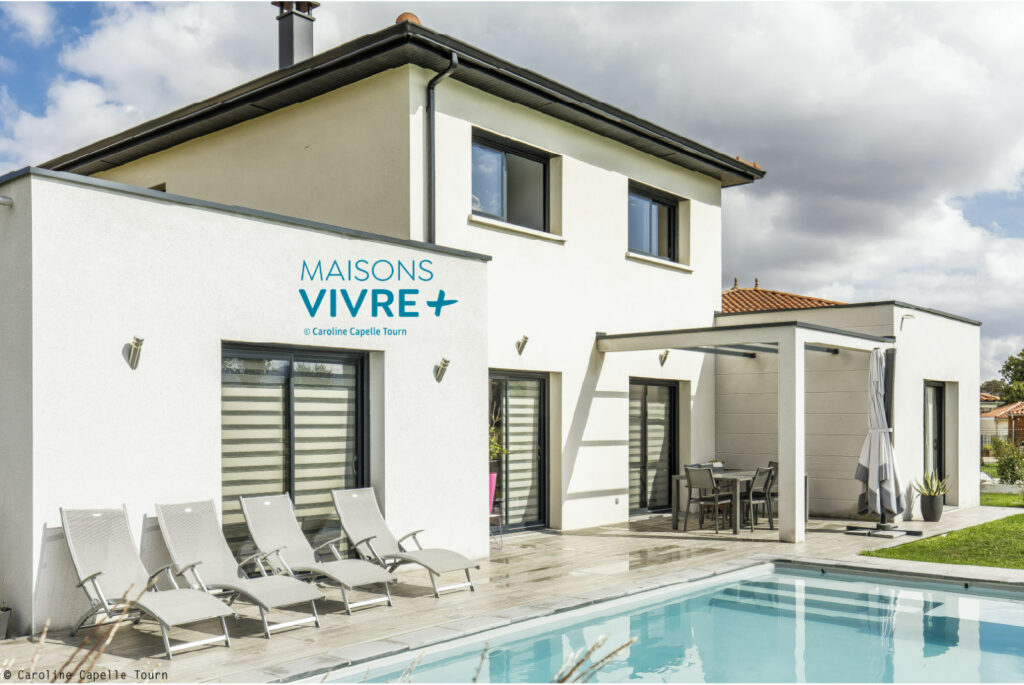 Maison contemporaine en toiture mixte en région Lyonnaise
