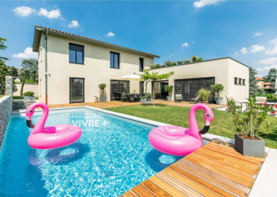 Maison contemporaine sur 3 niveaux en L dans les Monts d'Or