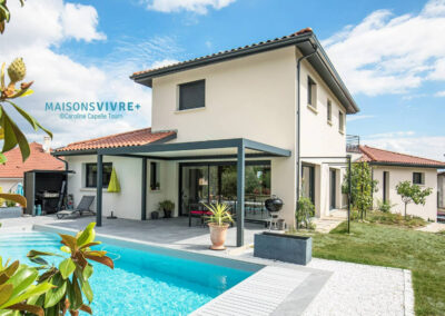 Maison contemporaine sur terrain en pente à proximité de Bourgoin Jallieu