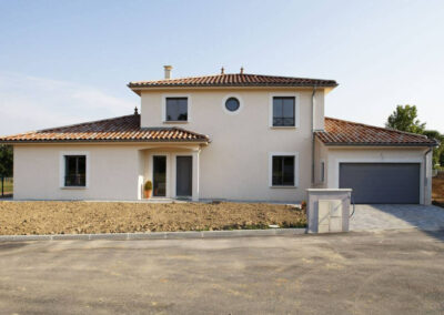 Maison contemporaine en 3 volumes de 120M² avec double garage et grand jardin à Tassin la Demi Lune près de Lyon