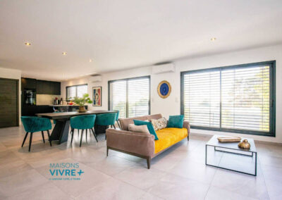 Maison contemporaine avec toit-terrasse, piscine et prestations haut de gamme dans le Rhône près de Lyon